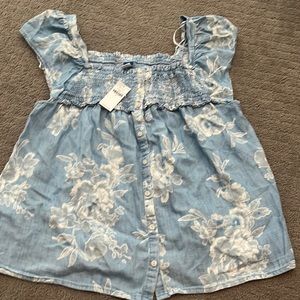 Old Navy blue white floral top Size S, NWT